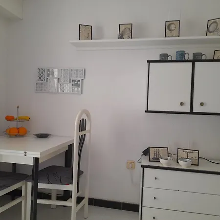 Cosy 200m From The Sea Apartamento Torrevieja